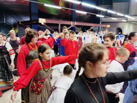 Фольклорный ансамбль &quot;Забавушка&quot; на конкурсе хороводов и хороводных игр в г. Ульяновске.